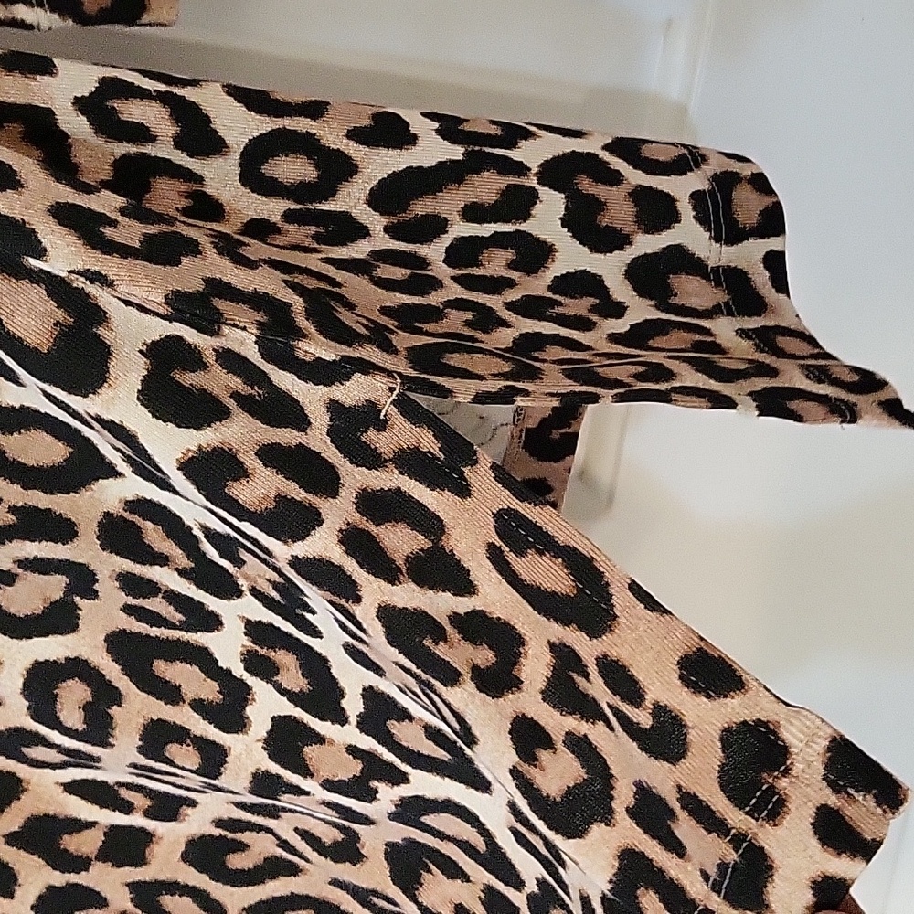 Chico's Pima  Cheetah Tunic Top🐆 - Picture 5 of 10